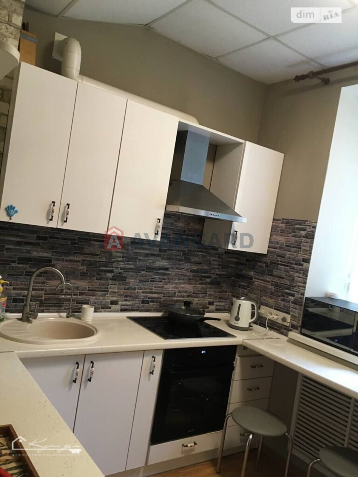 2 ��. ��������, 61/48/9 ��. �., 1/3 ������ ���� 1