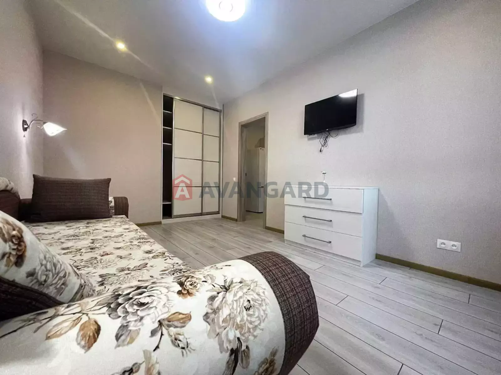 1 ��. ��������, 38/-/10 ��. �., 9/25 ������ ���� 1