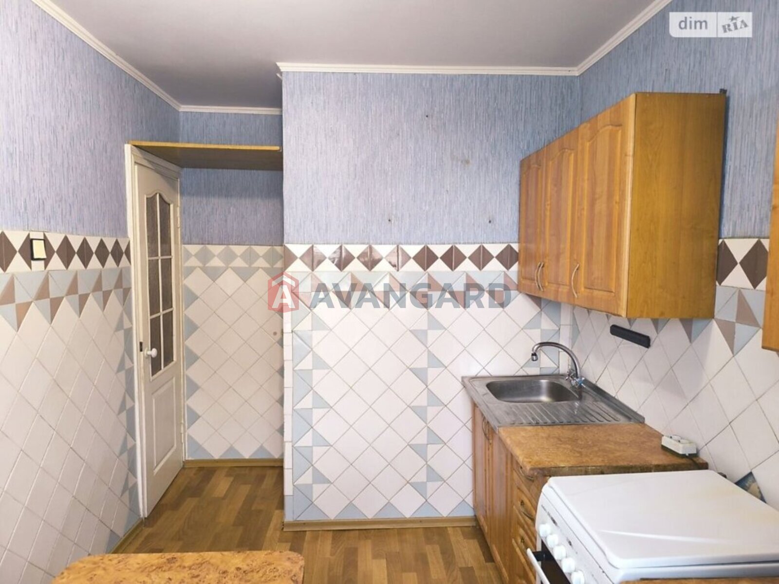 3 ��. ��������, 63/38/8 ��. �., 7/9 ������ ���� 13