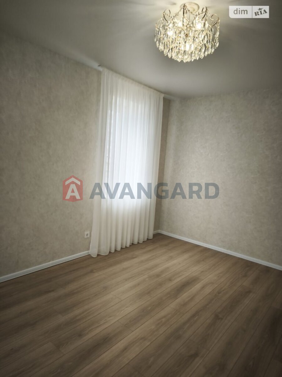 2 ��. ��������, 68/36/21 ��. �., 1/8 ������ ���� 17