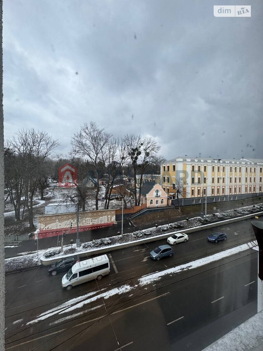 3 ��. ��������, 82/48/10 ��. �., 5/5 ������ ���� 20