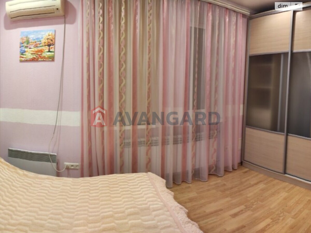 3 ����. ��������, 57/20/27 ��. �., 2/3 ���� ���� 9