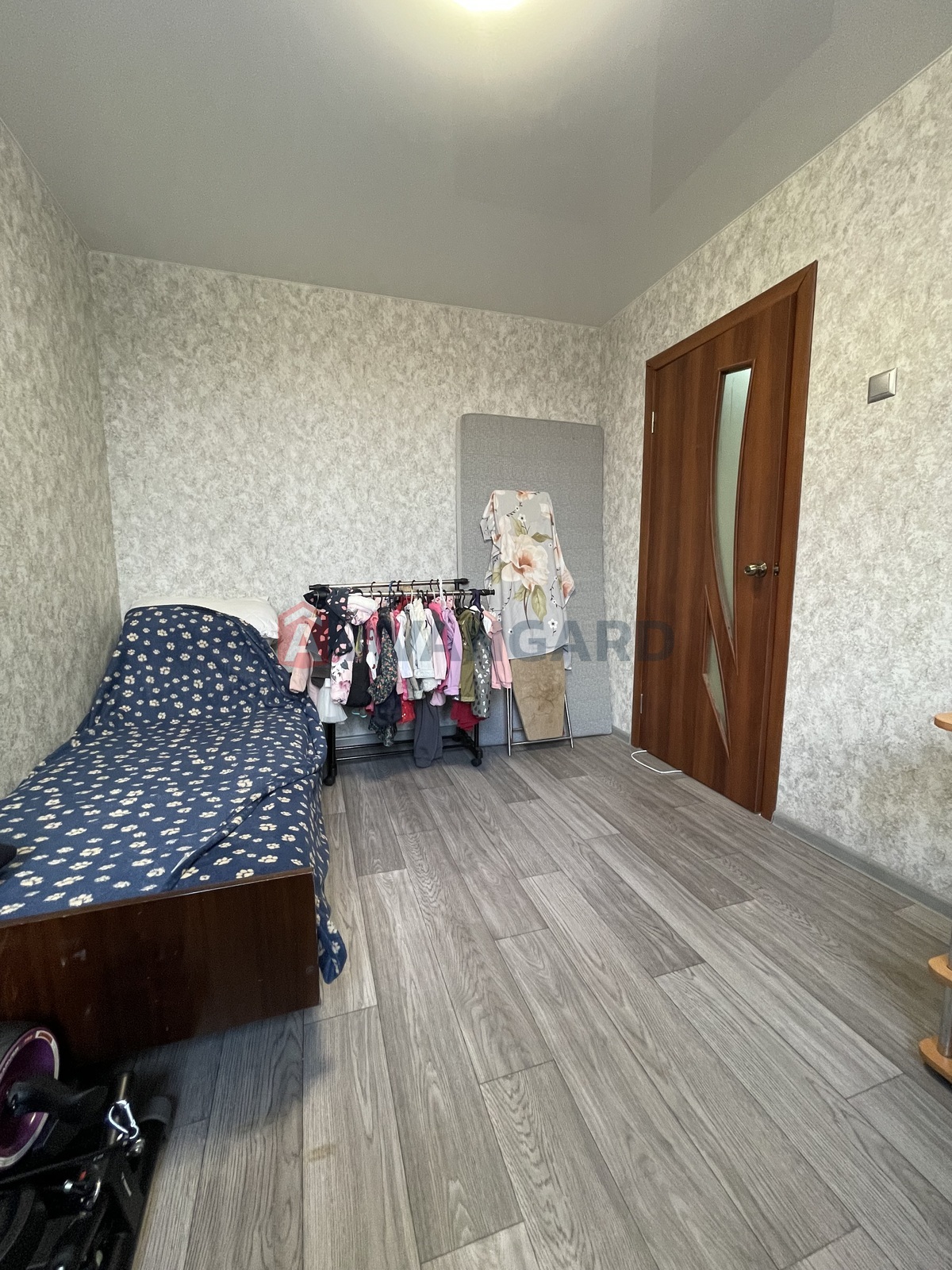 3 ��. ��������, 69.4/39.2/6.6 ��. �., 8/16 ������ ���� 3