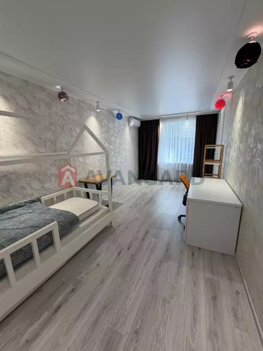 3 ��. ��������, 80/53/- ��. �., 1/10 ������ ���� 8