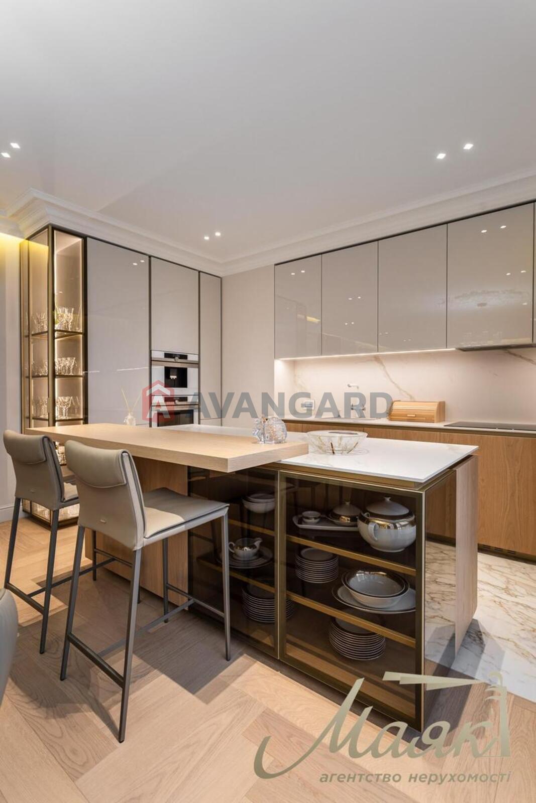 3 ��. ��������, 122/60/40 ��. �., 12/24 ������ ���� 9