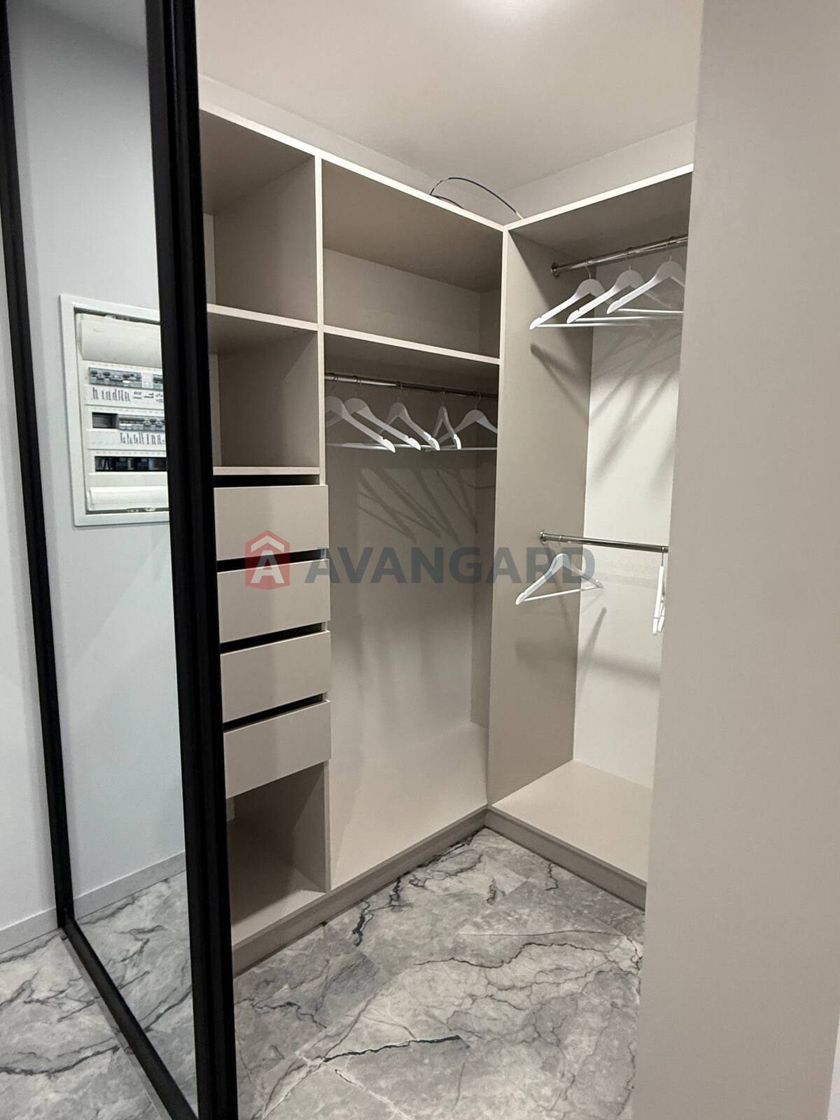 1 ��. ��������, 45/-/- ��. �., 9/10 ������ ���� 10