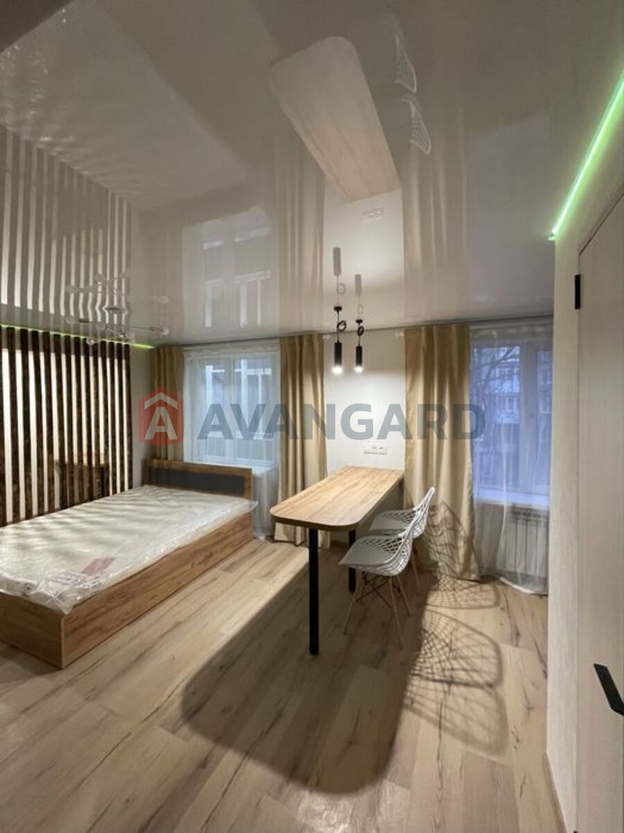 1 ��. ��������, 28/-/5 ��. �., 5/5 ������ ���� 19