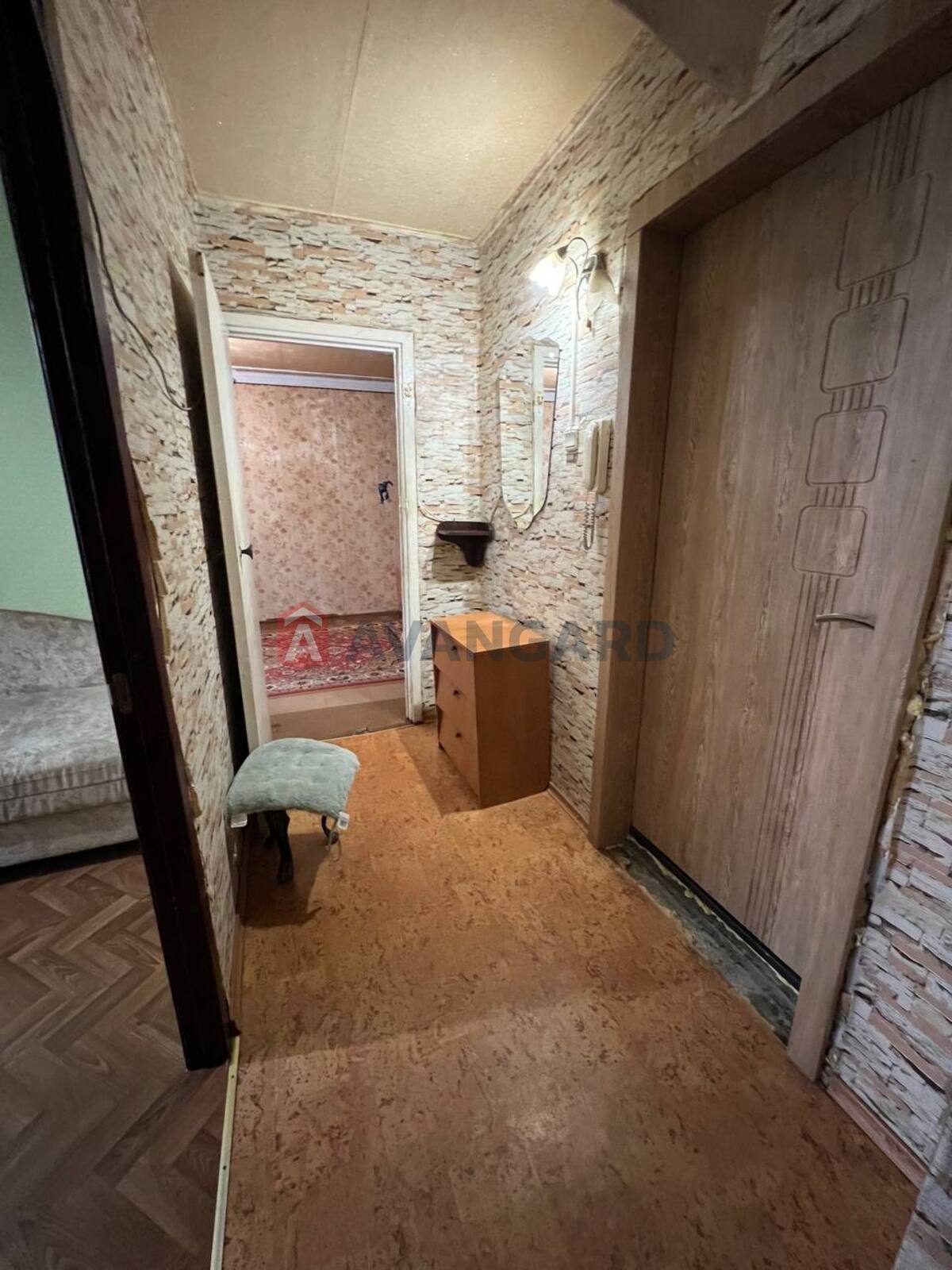 2 ��. ��������, 47,5/27,7/7,3 ��. �., 2/9 ������ ���� 10