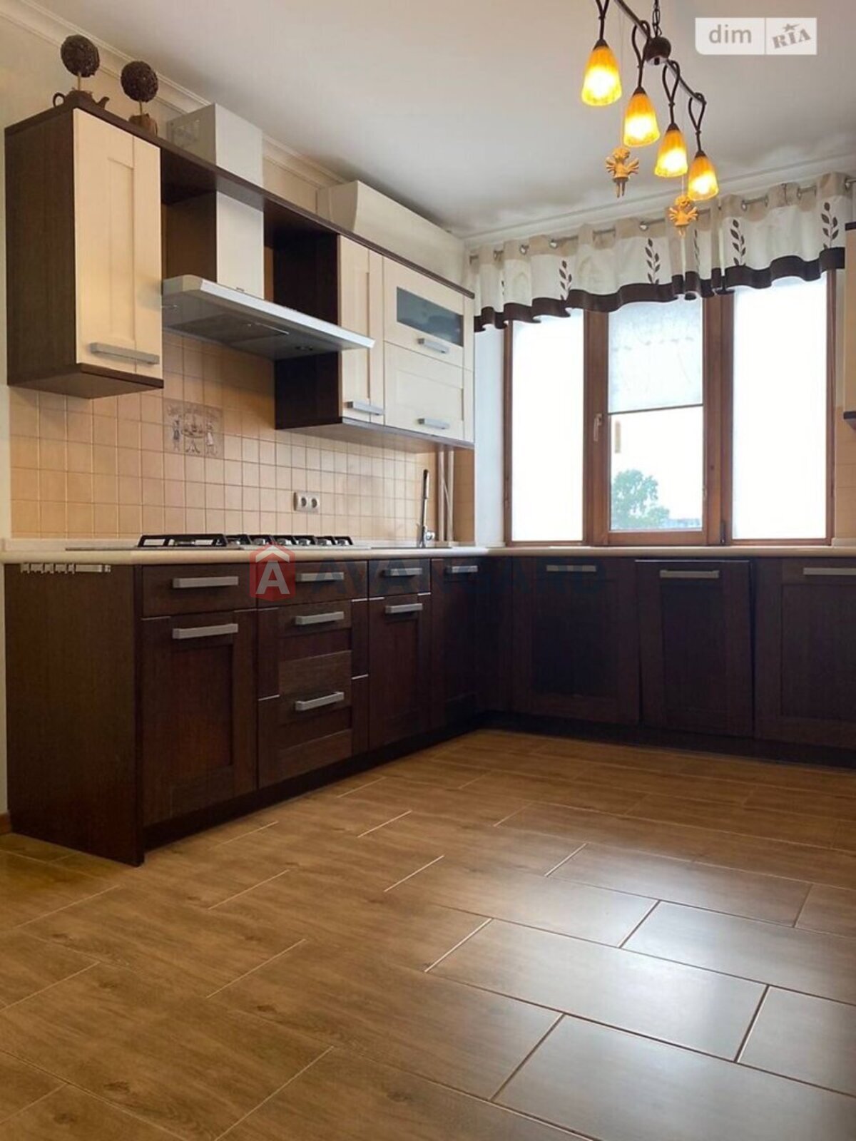 4 ��. ��������, 120/-/- ��. �., 4/11 ������ ���� 9