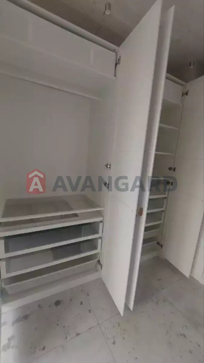 3 ����. ��������, 90/-/- ��. �., 17/24 ���� ���� 9