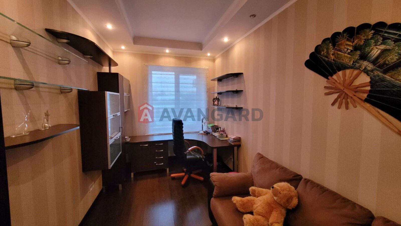 4 ��. ��������, 150/-/41 ��. �., 7/12 ������ ���� 19