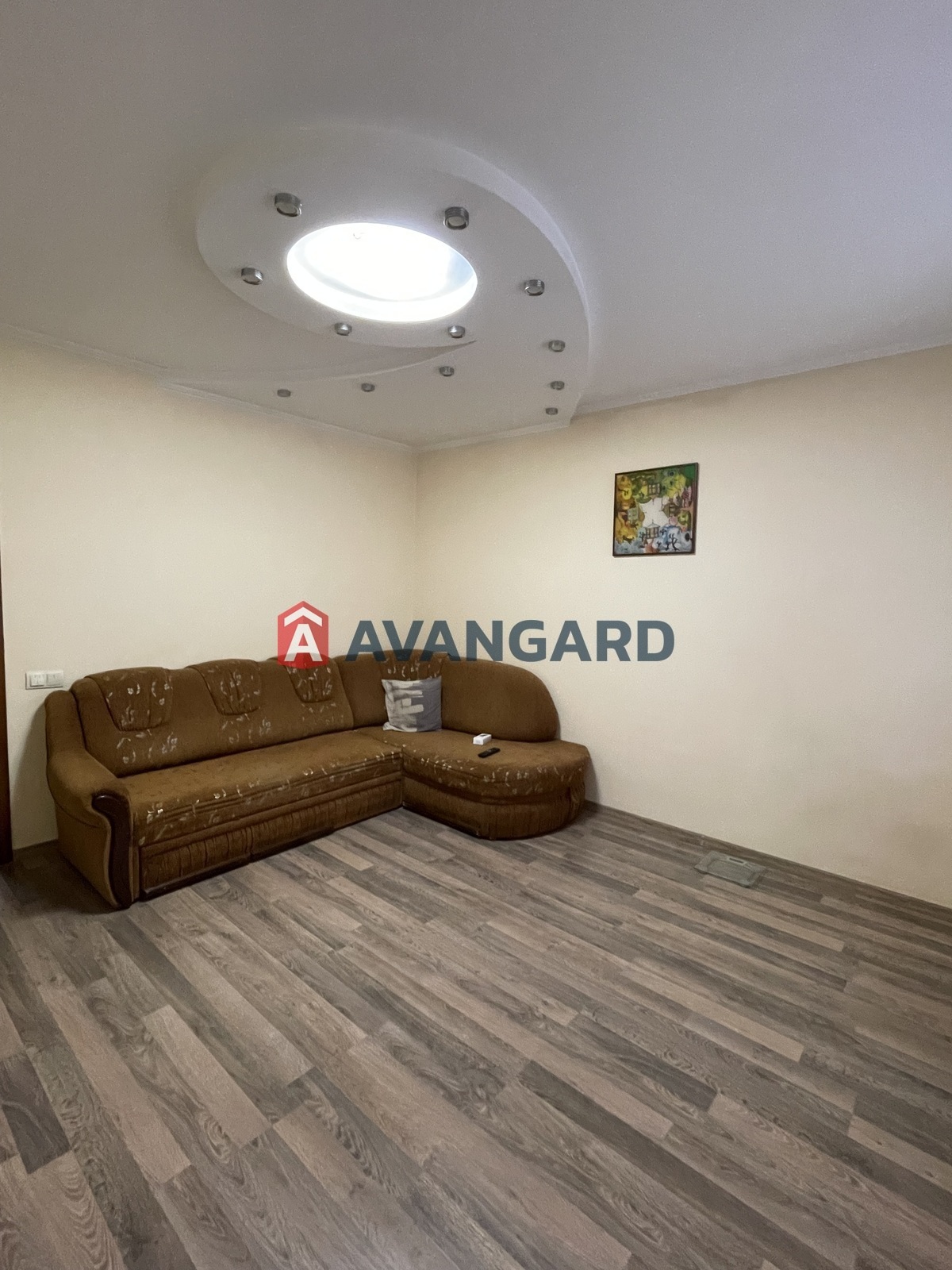 1 ��. ��������, 46/-/8 ��. �., 3/10 ������ ���� 4