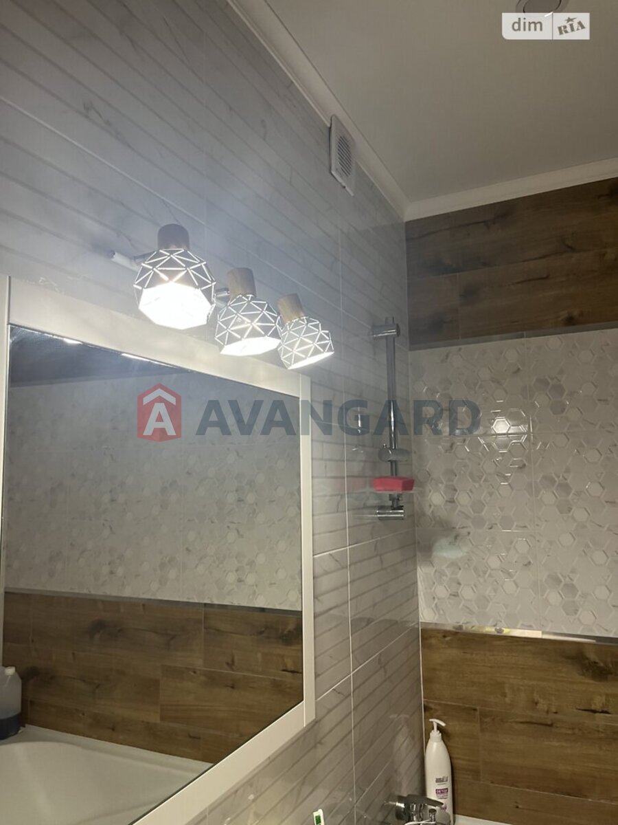 3 ��. ��������, 119/92/27 ��. �., 2/5 ������ ���� 22