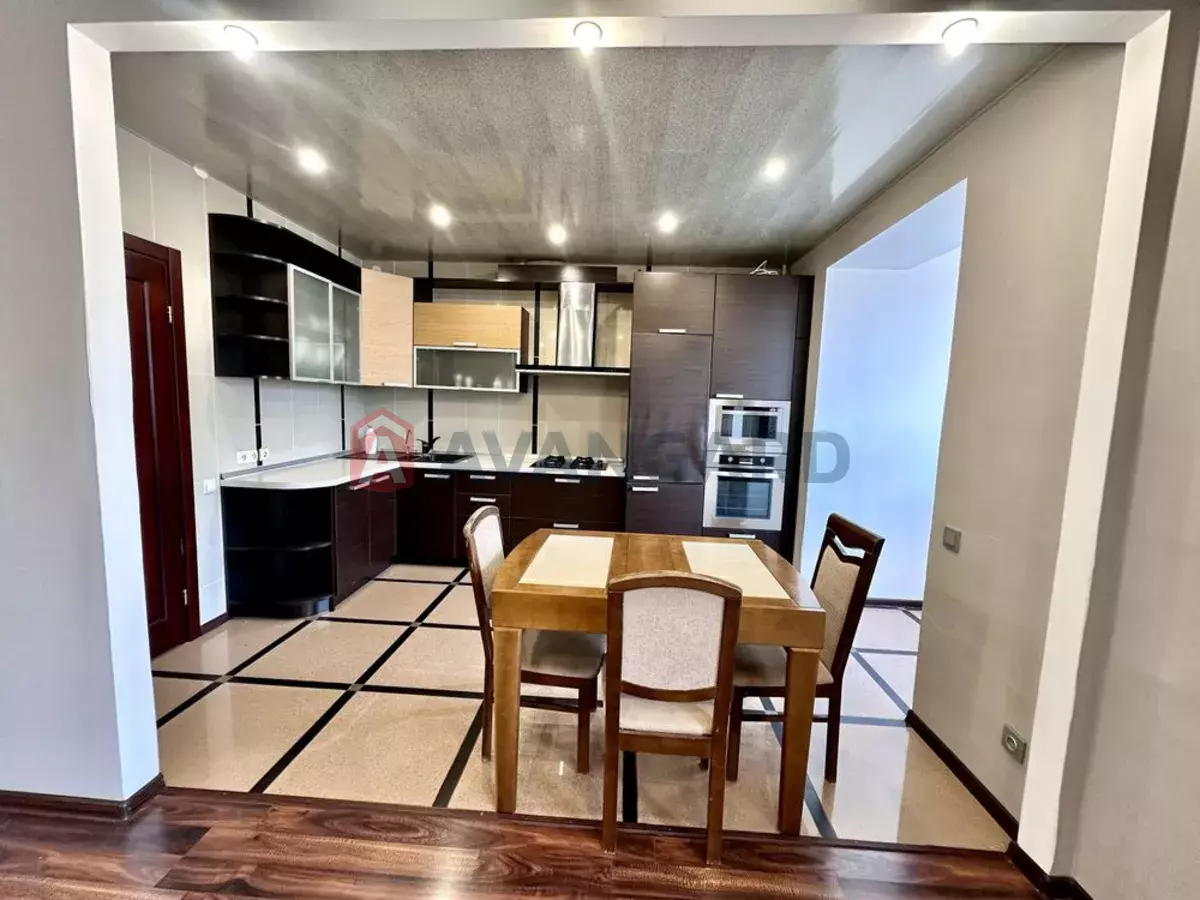 3 ����. ��������, 93/-/30 ��. �., 9/11 ���� ���� 14