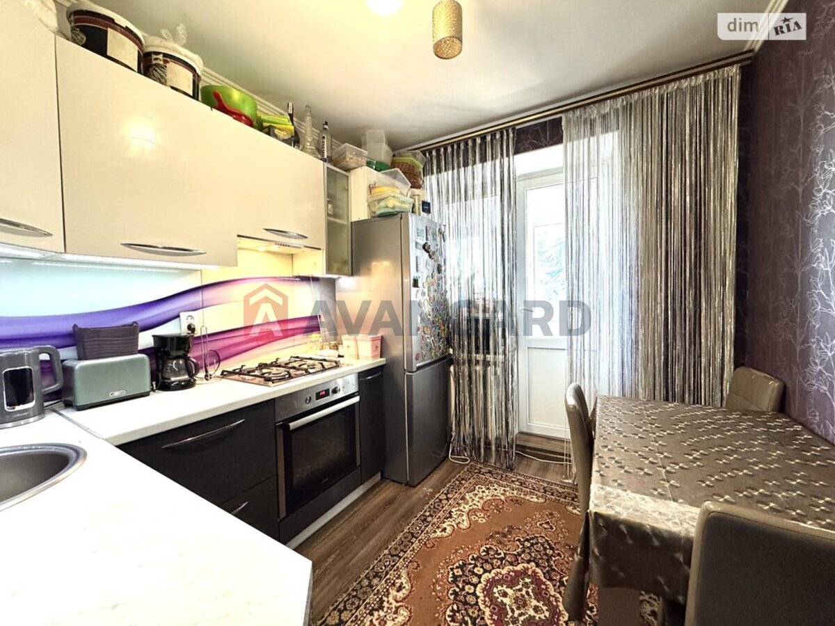 1 ����. ��������, 37/20/8 ��. �., 7/9 ���� ���� 15