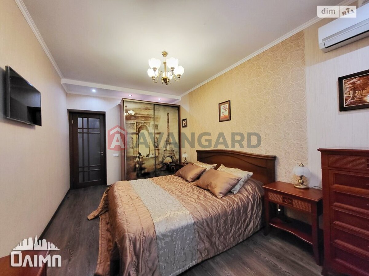 3 ��. ��������, 100/-/- ��. �., 7/9 ������ ���� 8