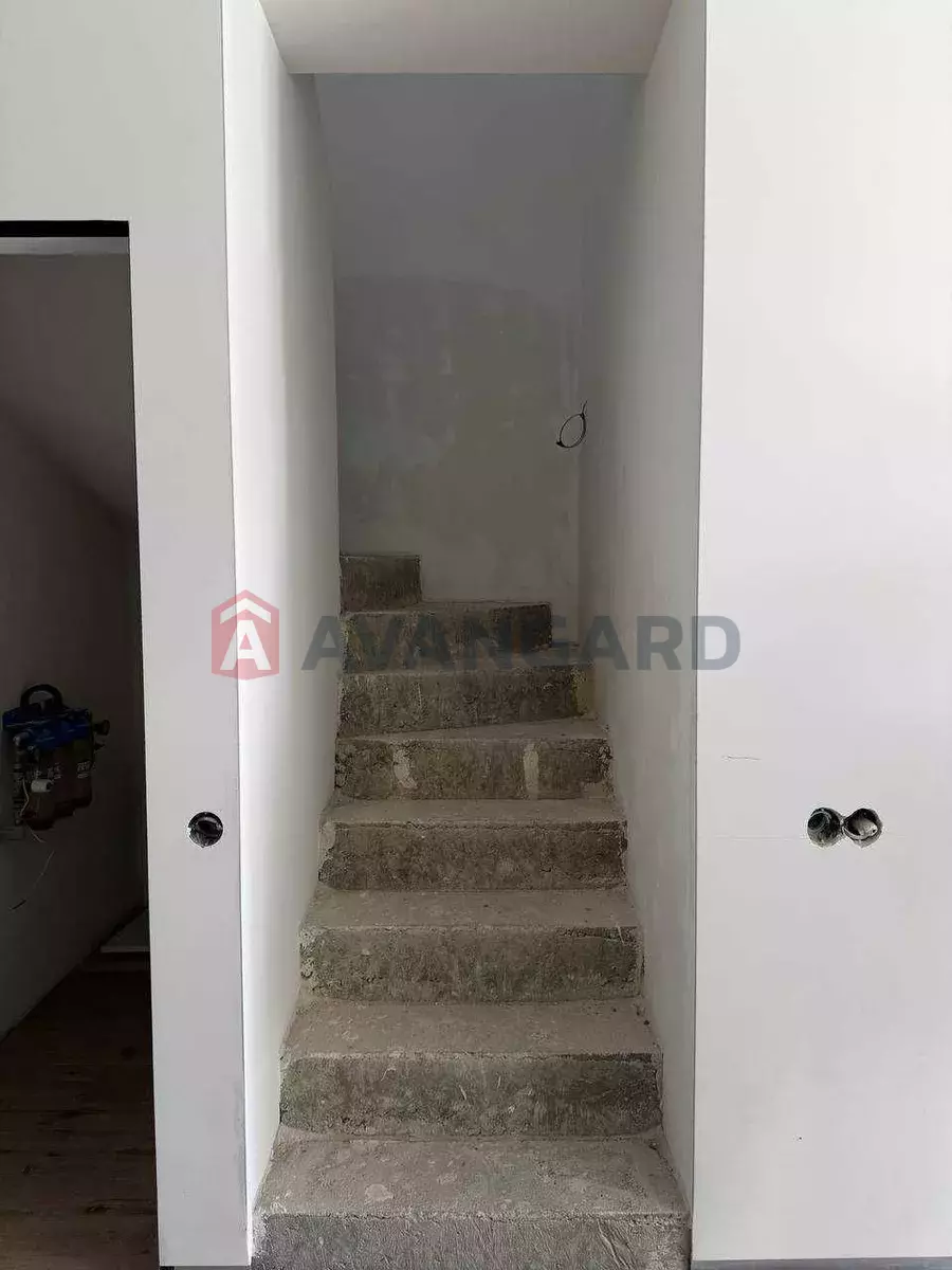 3 ��. ��������, 92/-/28 ��. �., 9/10 ������ ���� 10
