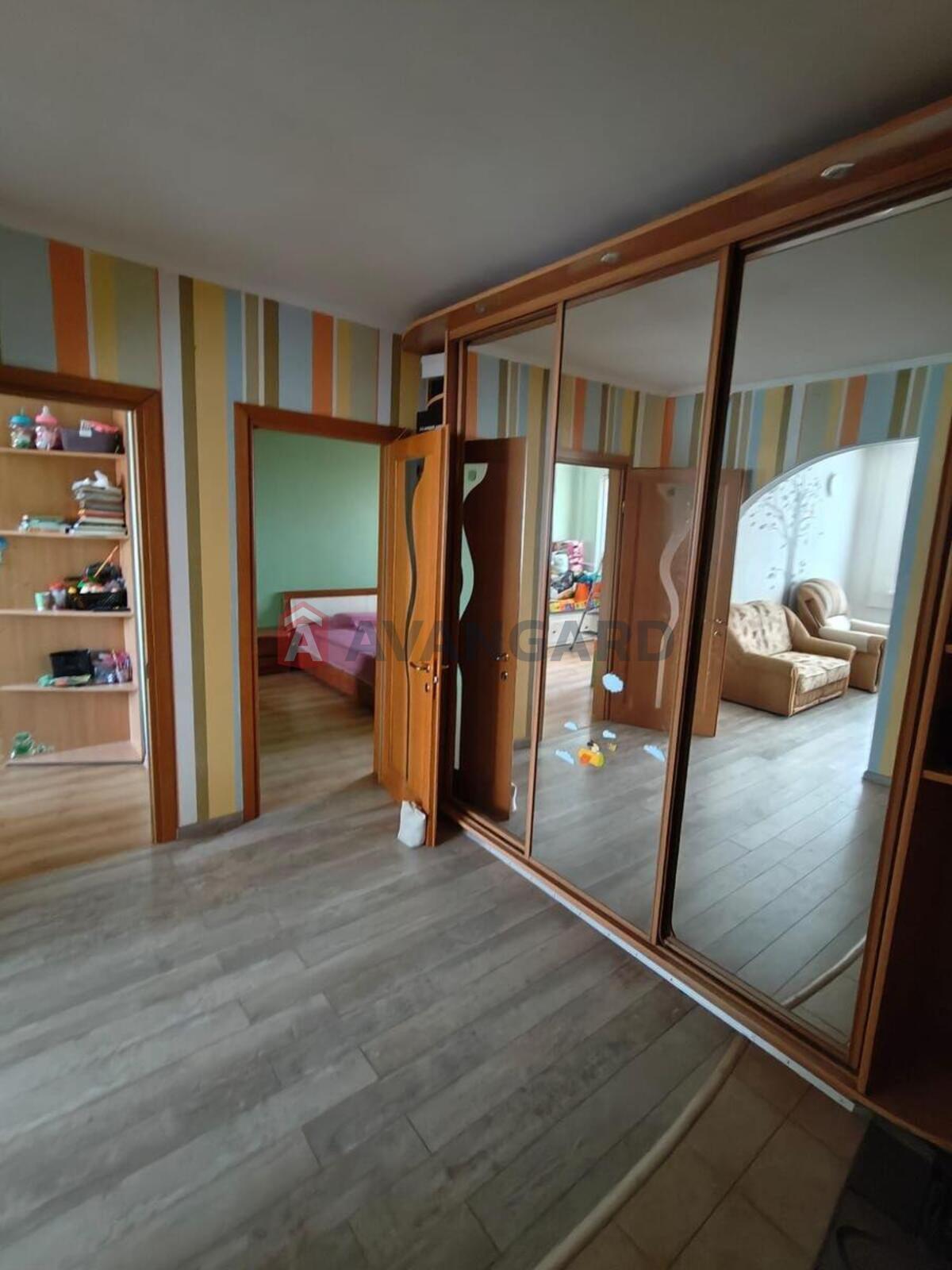 3 ��. ��������, 72/42/8 ��. �., 13/16 ������ ���� 5