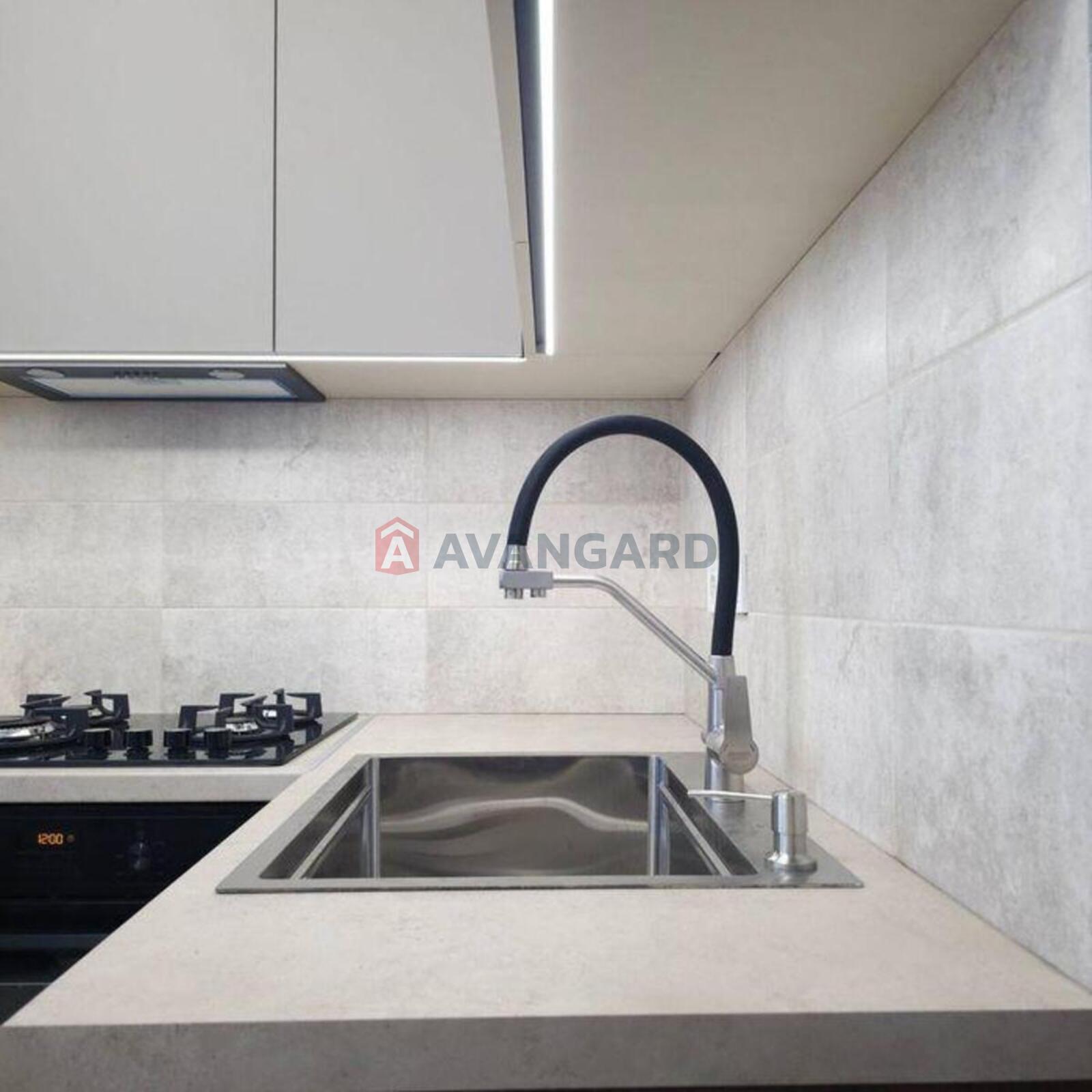 1 ��. ��������, 40/-/10 ��. �., 8/10 ������ ���� 4