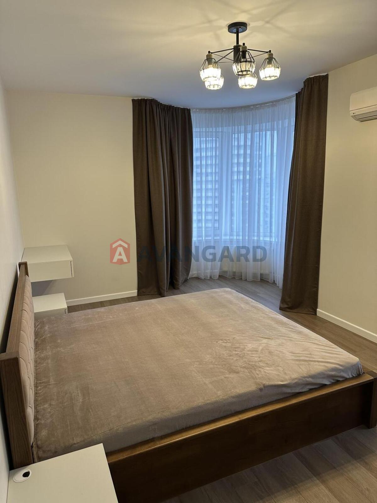 3 ��. ��������, 87/60/18 ��. �., 21/24 ������ ���� 8