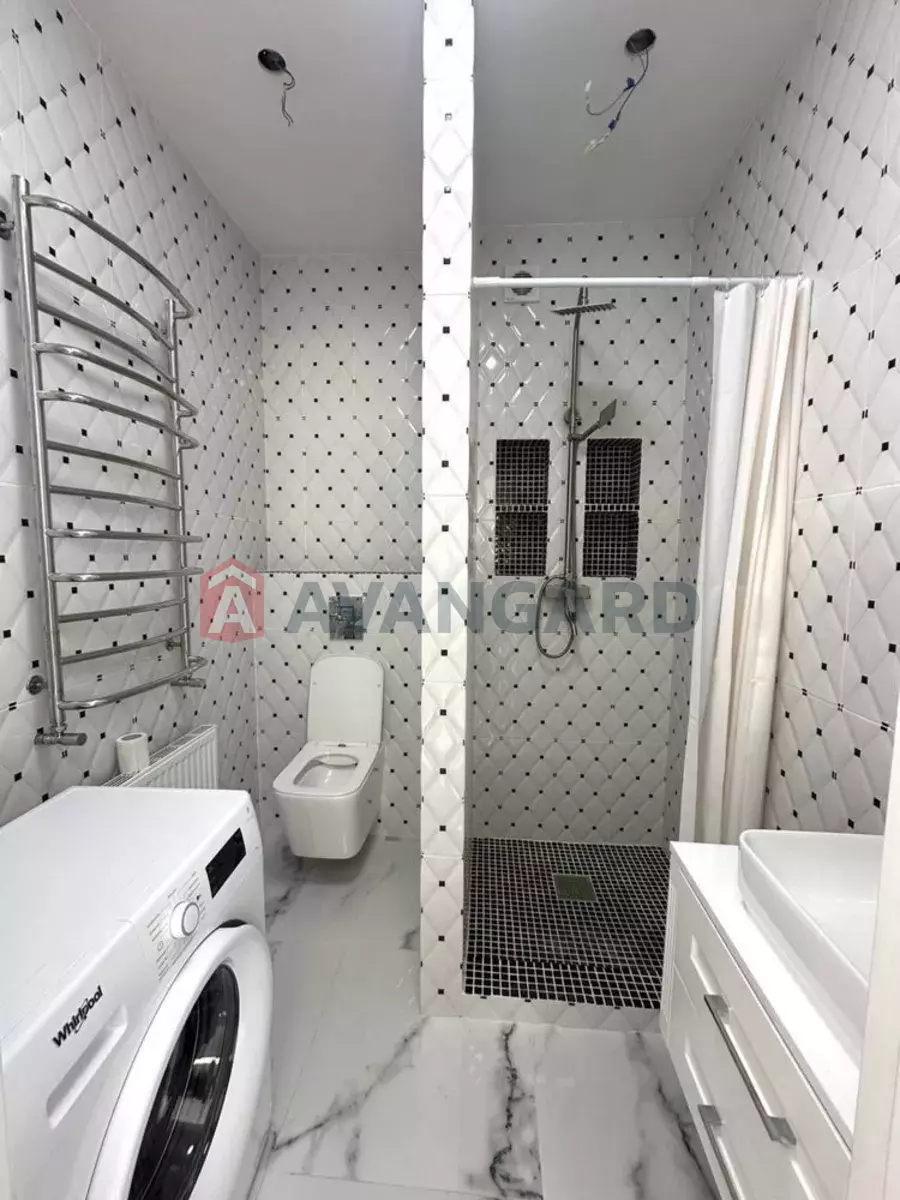 4 ��. ��������, 115/-/14 ��. �., 10/11 ������ ���� 4