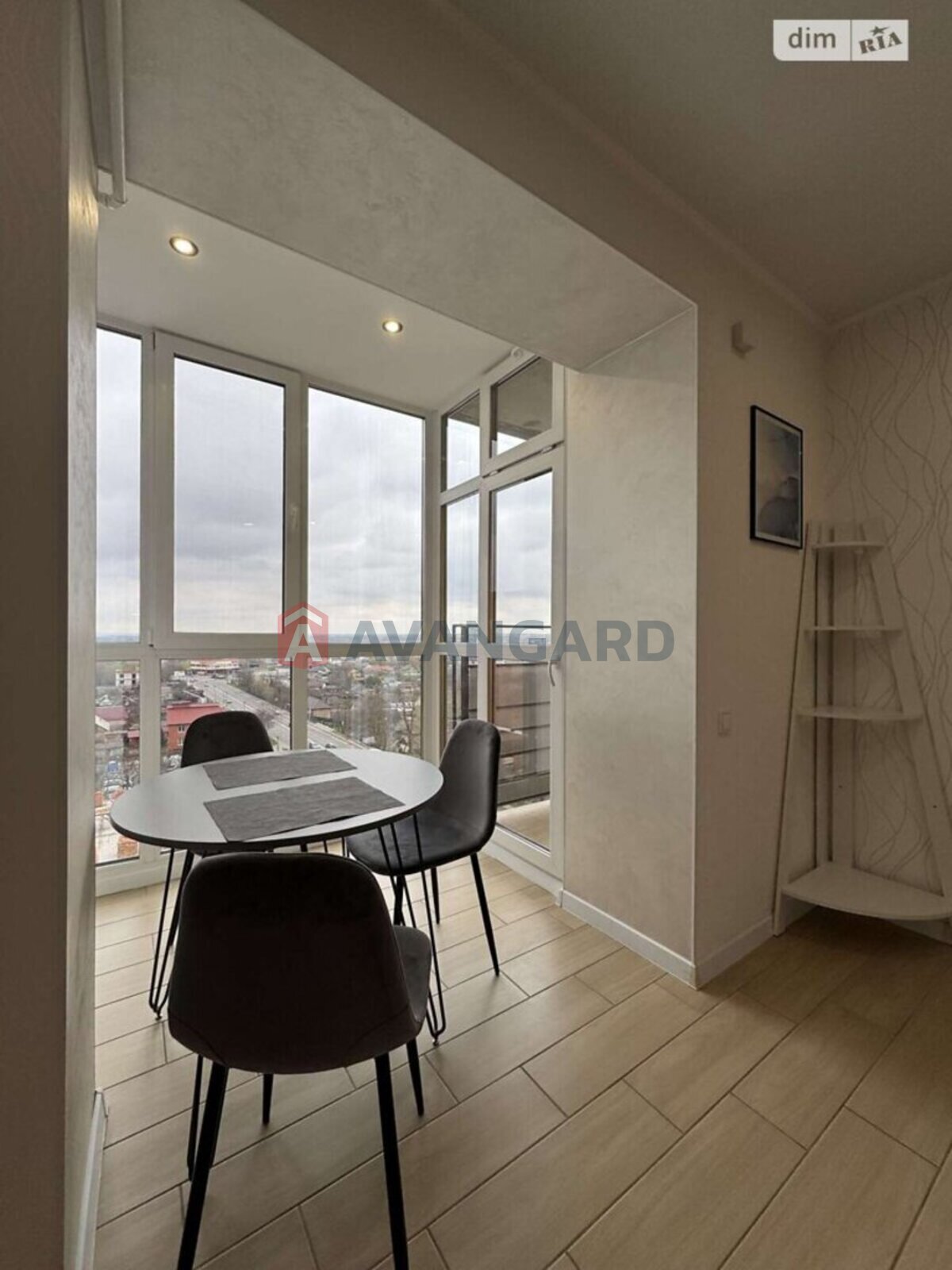 2 ��. ��������, 60/41/14 ��. �., 9/9 ������ ���� 4