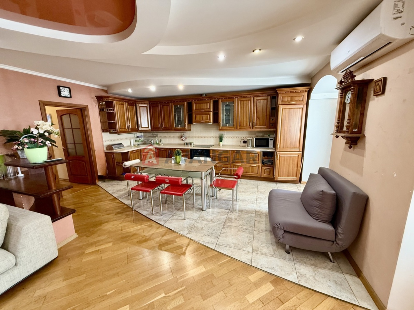 4 ��. ��������, 152/125/20 ��. �., 3/10 ������ ���� 8