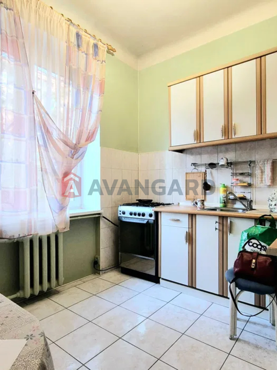 3 ��. ��������, 70/-/9 ��. �., 2/5 ������ ���� 3