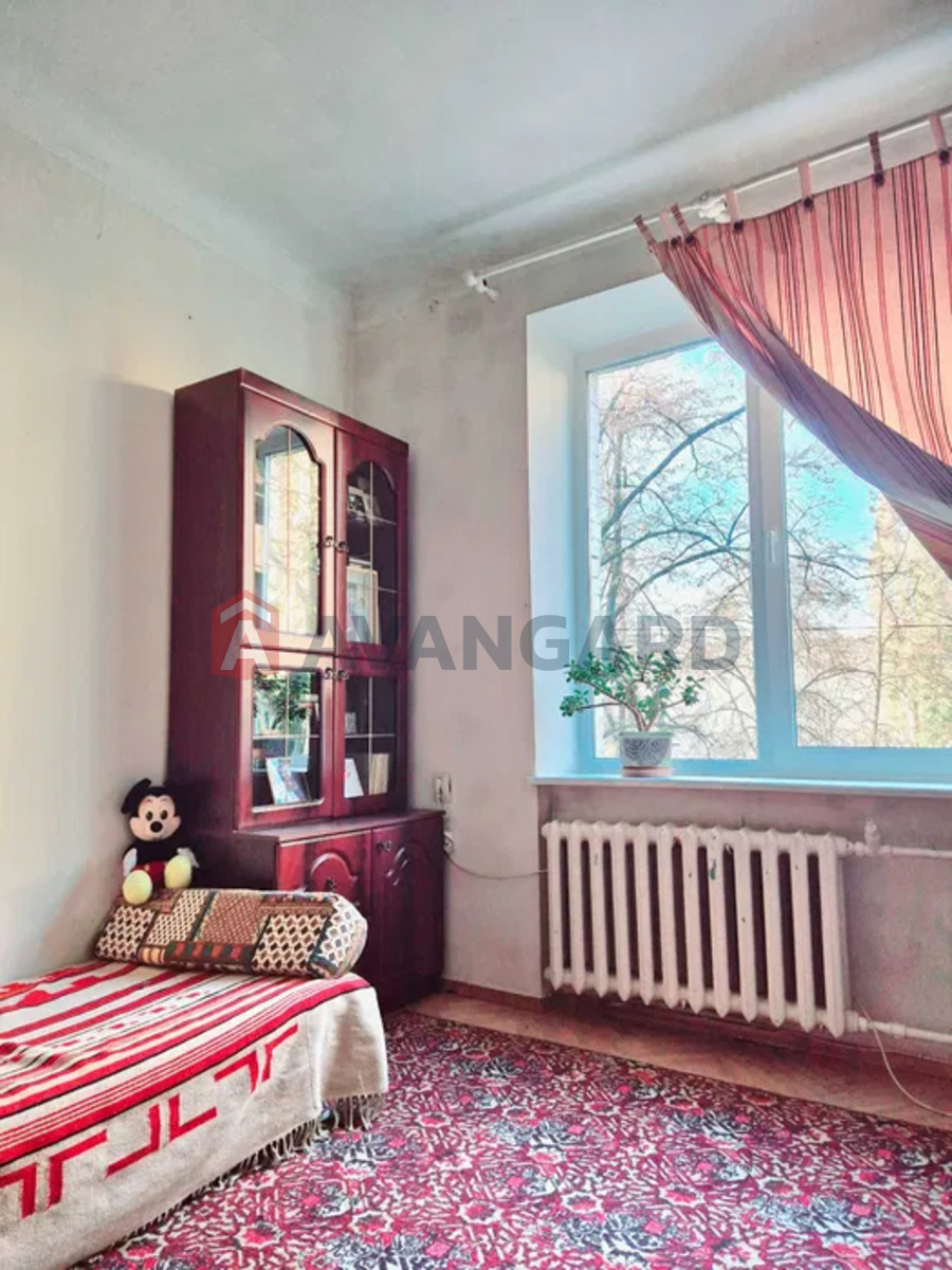 3 ��. ��������, 70/-/9 ��. �., 2/5 ������ ���� 9