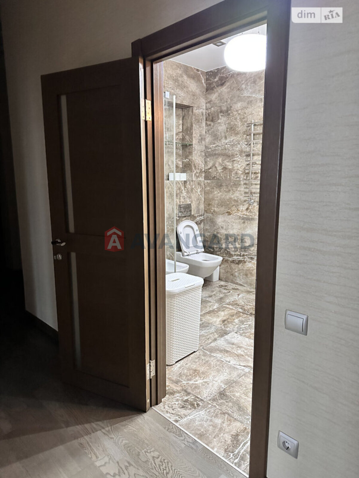 2 ��. ��������, 82/60/15 ��. �., 2/7 ������ ���� 22