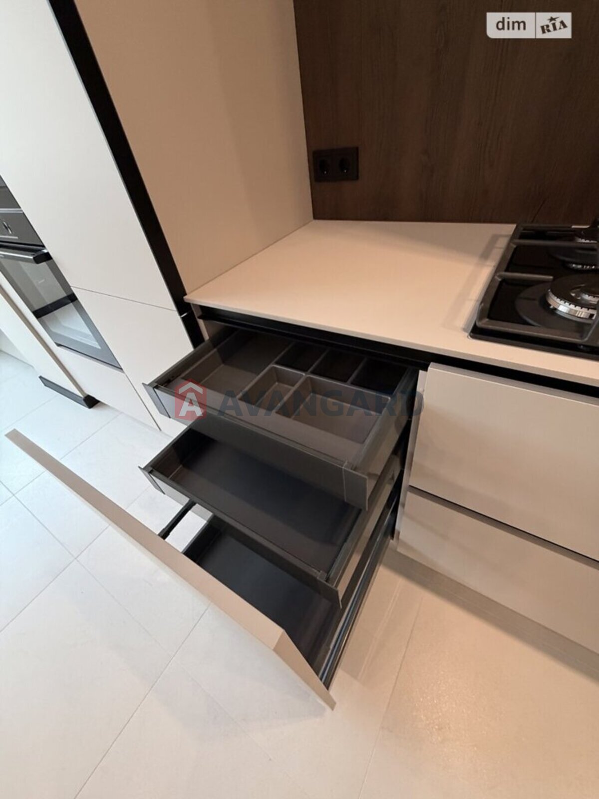 2 ��. ��������, 80/50/20 ��. �., 10/10 ������ ���� 18