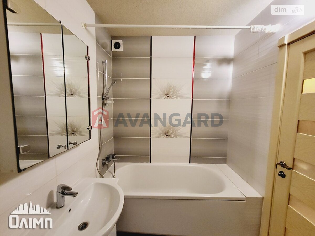 3 ��. ��������, 81/45/15 ��. �., 11/11 ������ ���� 24