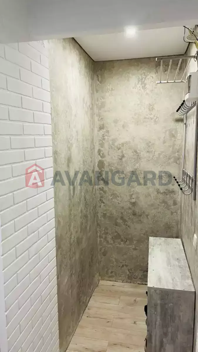 1 ��. ��������, 38/18/8 ��. �., 9/9 ������ ���� 17