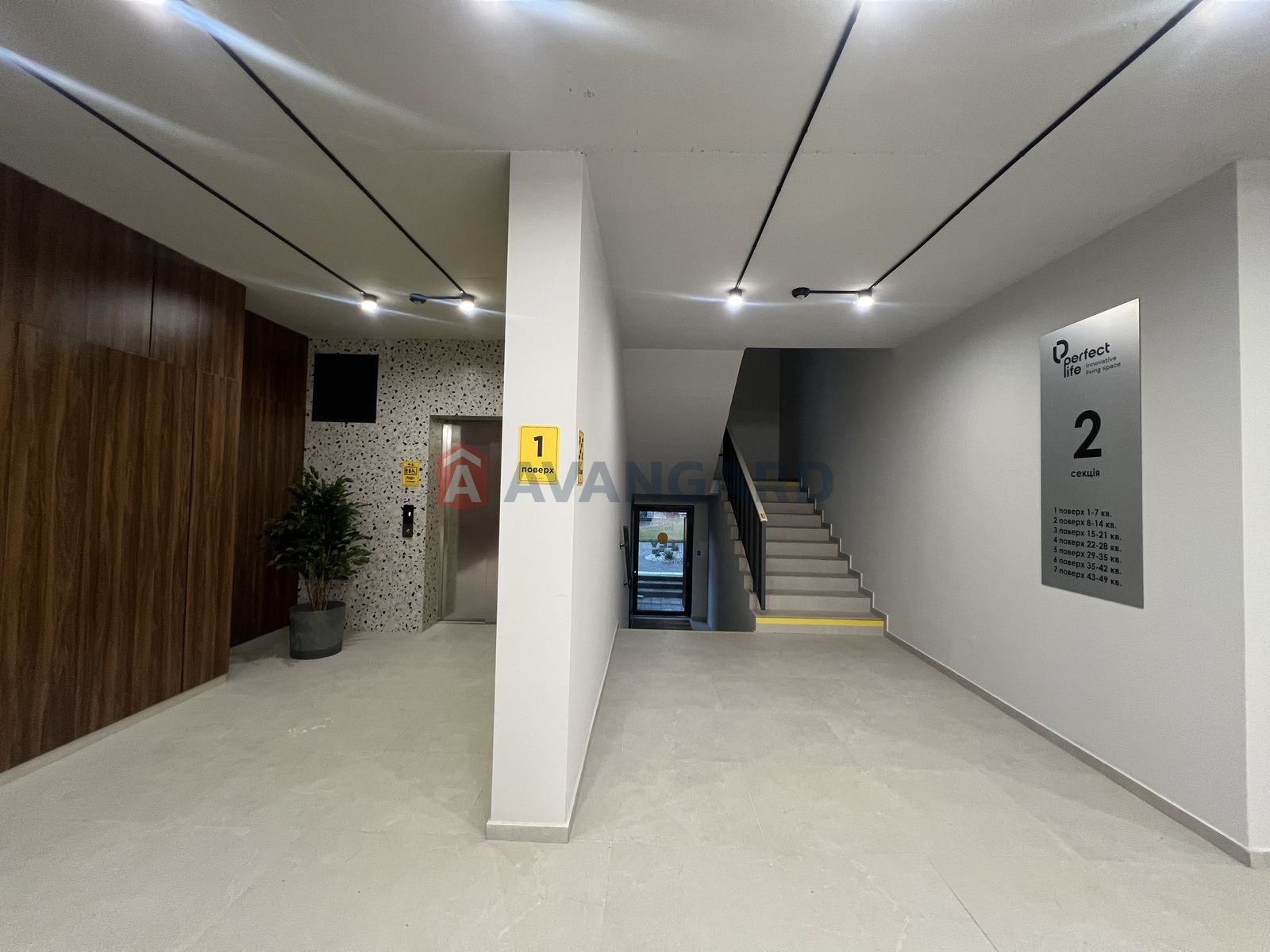 1 ��. ��������, 42,6/11.8/18.5 ��. �., 3/6 ������ ���� 12