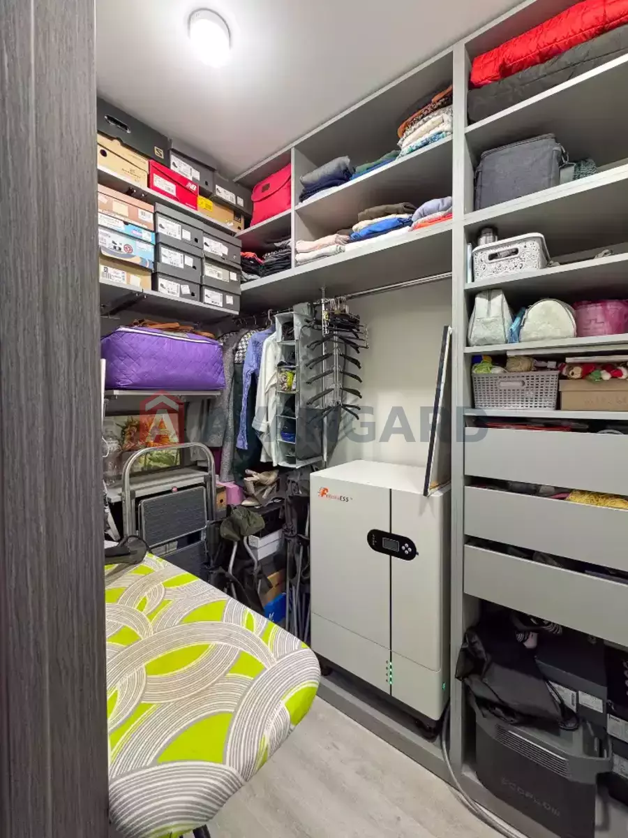 4 ��. ��������, 130/-/50 ��. �., 8/10 ������ ���� 13