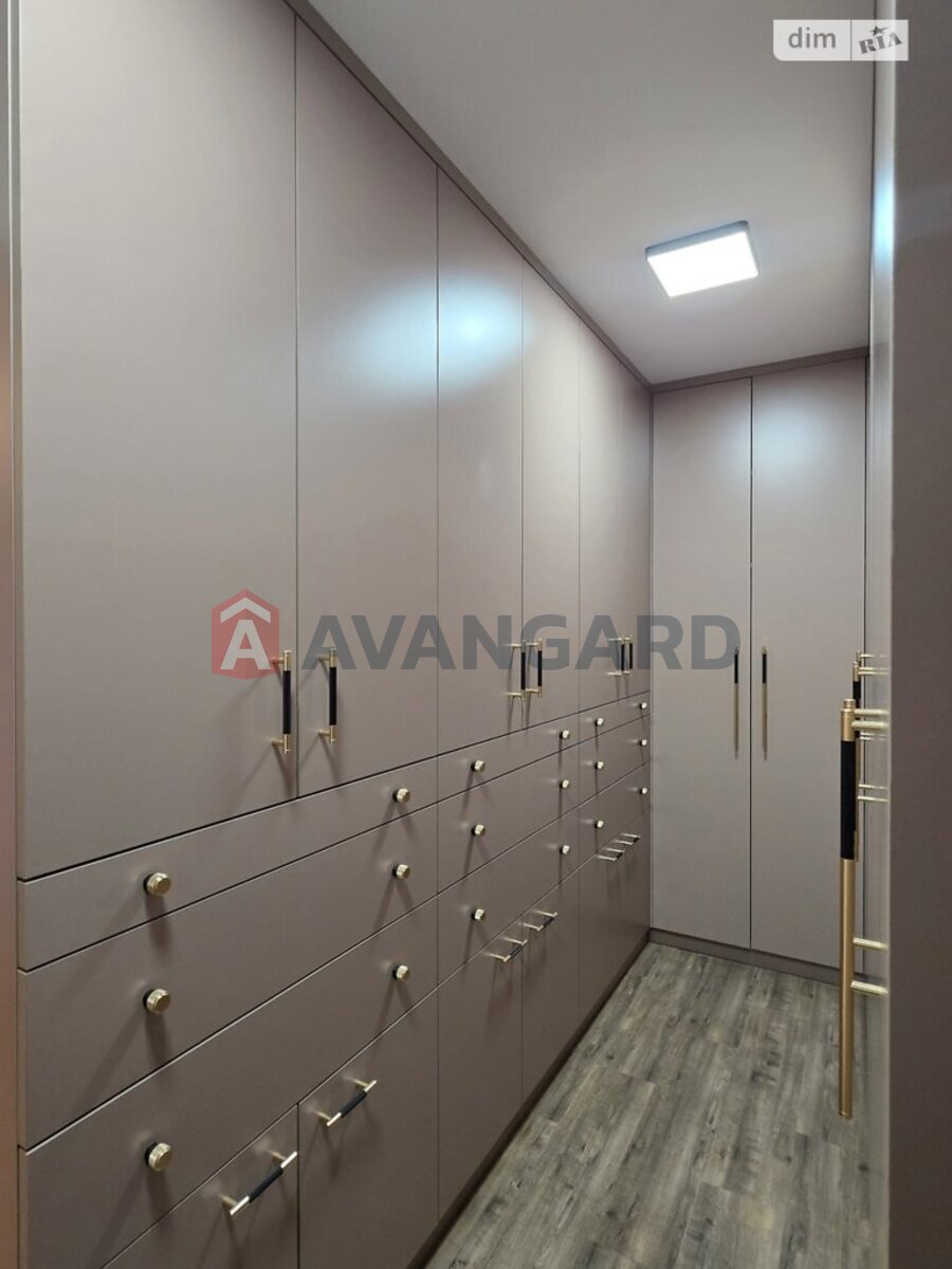 2 ����. ��������, 82/-/8 ��. �., 8/9 ���� ���� 17