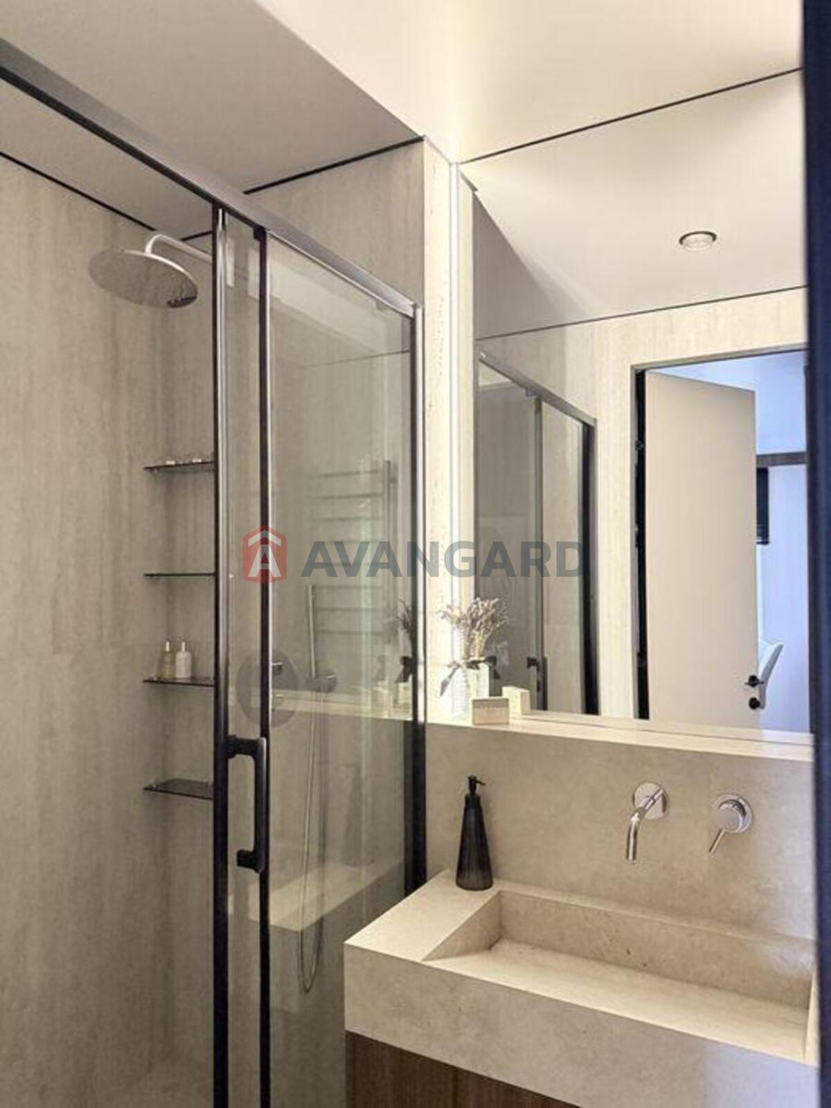 1 ��. ��������, 42/-/20 ��. �., 13/21 ������ ���� 8