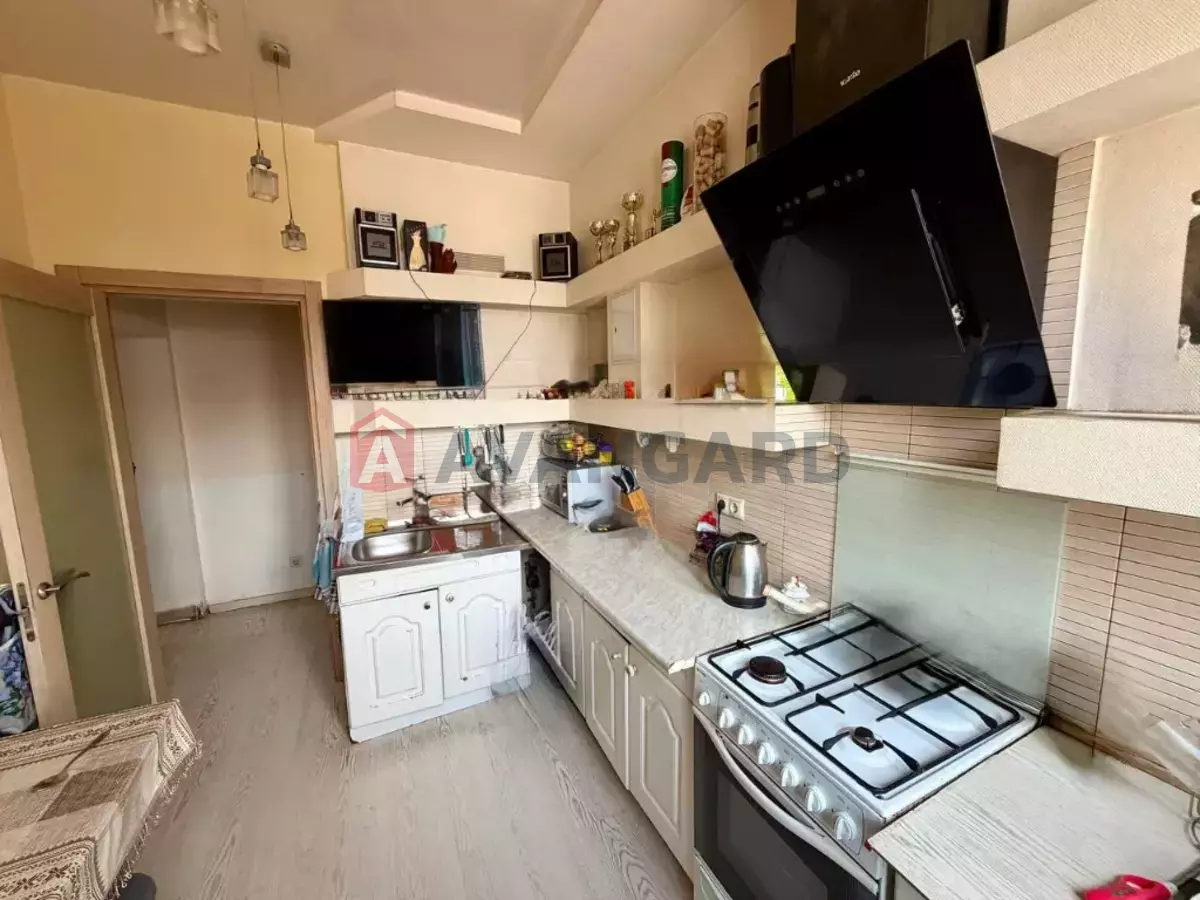 3 ��. ��������, 68/42/8 ��. �., 2/4 ������ ���� 9