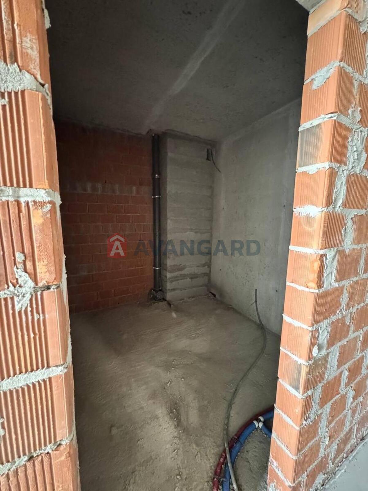 1 ��. ��������, 38/15/10 ��. �., 8/25 ������ ���� 8