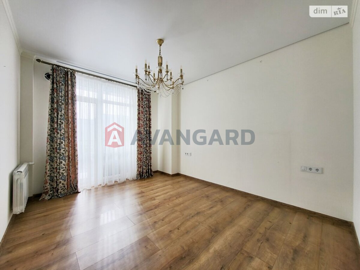 3 ����. ��������, 82/43/12 ��. �., 7/7 ���� ���� 12