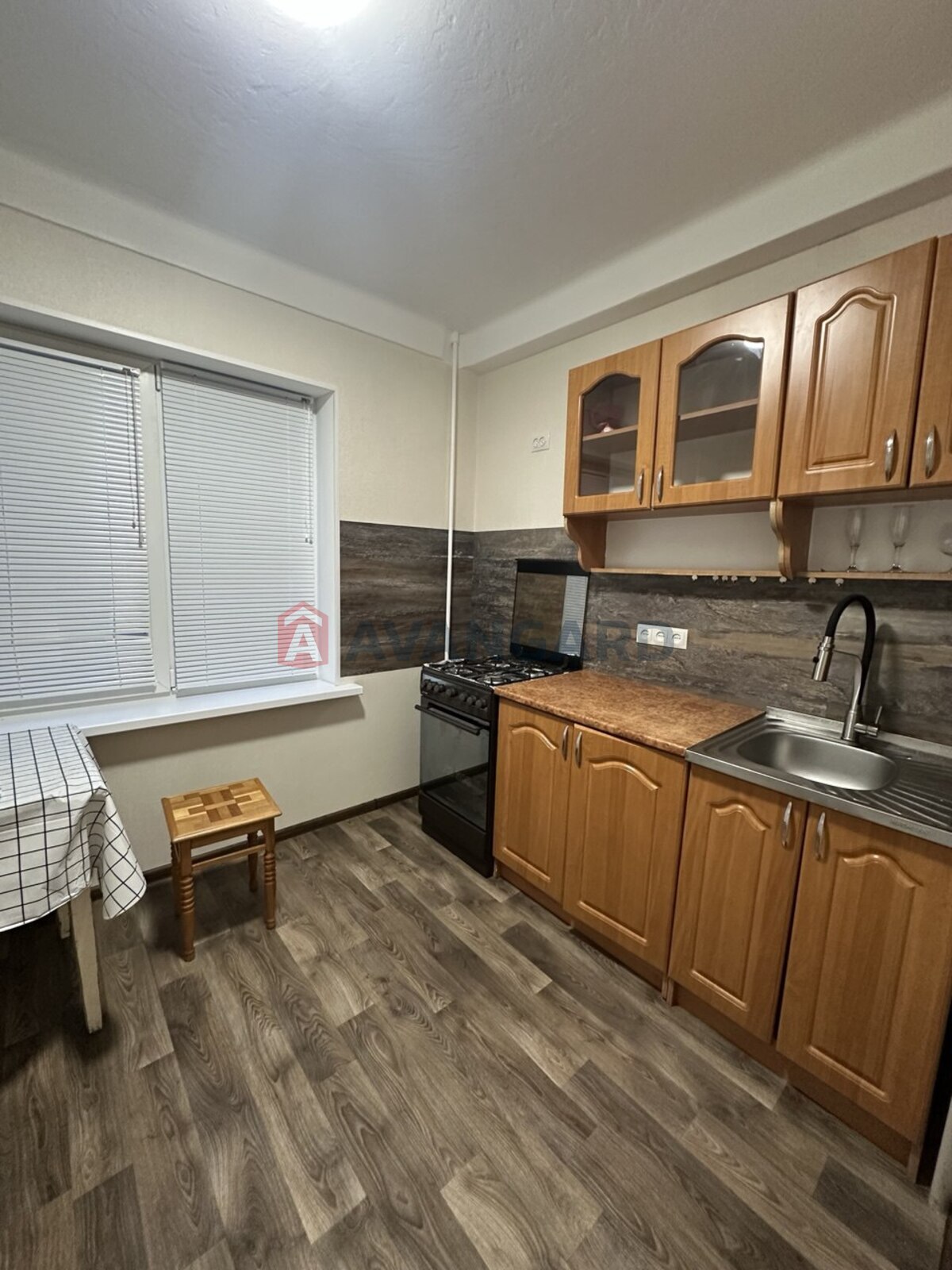 2 ��. ��������, 50/-/9 ��. �., 7/9 ������ ���� 1