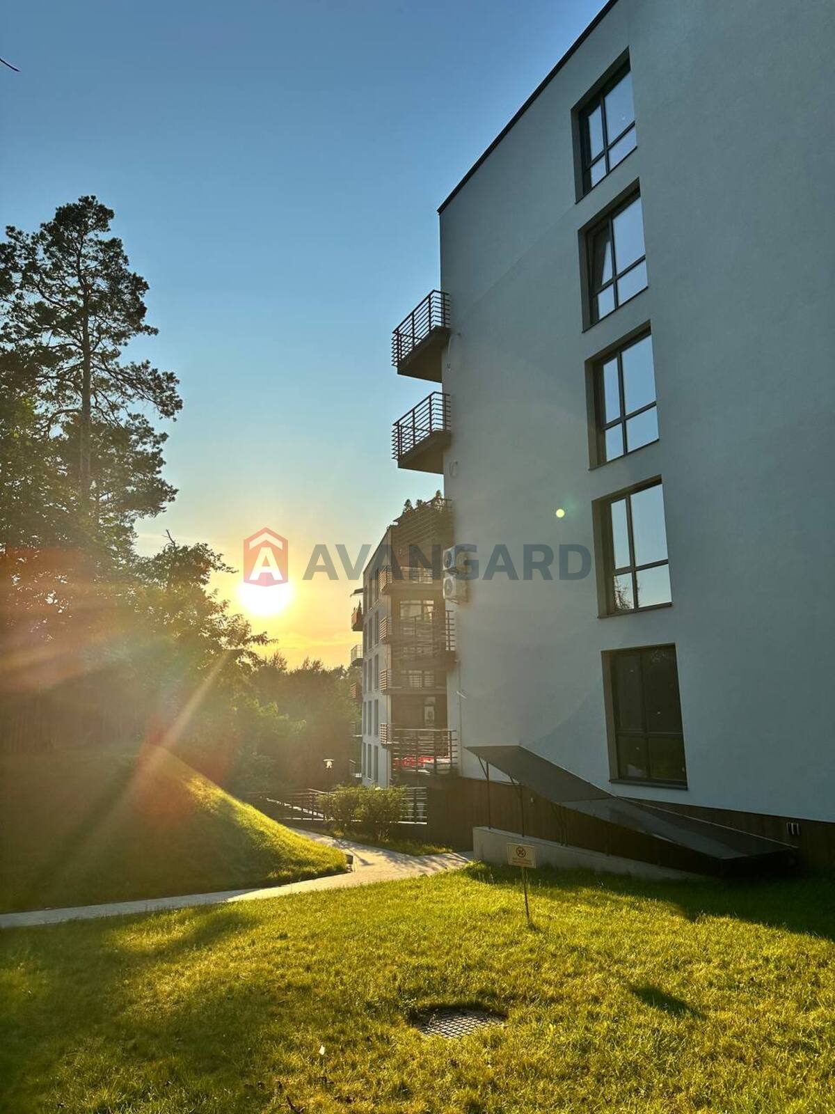 3 ��. ��������, 76.3/42.2/15.4 ��. �., 2/5 ������ ���� 5