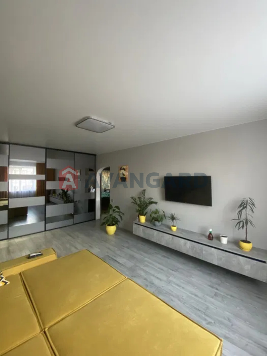 3 ����. ��������, 68/48/11 ��. �., 7/9 ���� ���� 5