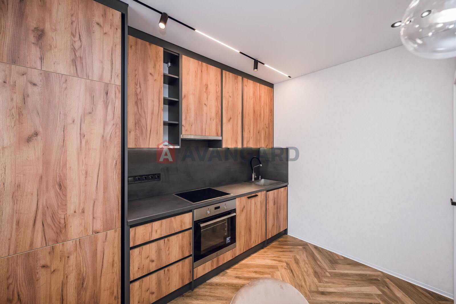 1 ��. ��������, 44/18/16 ��. �., 14/25 ������ ���� 8