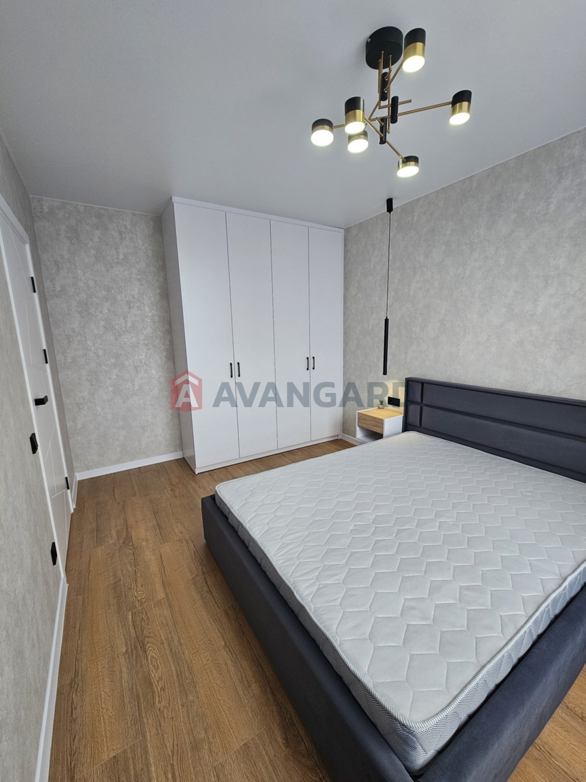 1 ��. ��������, 43/13/23 ��. �., 15/20 ������ ���� 10