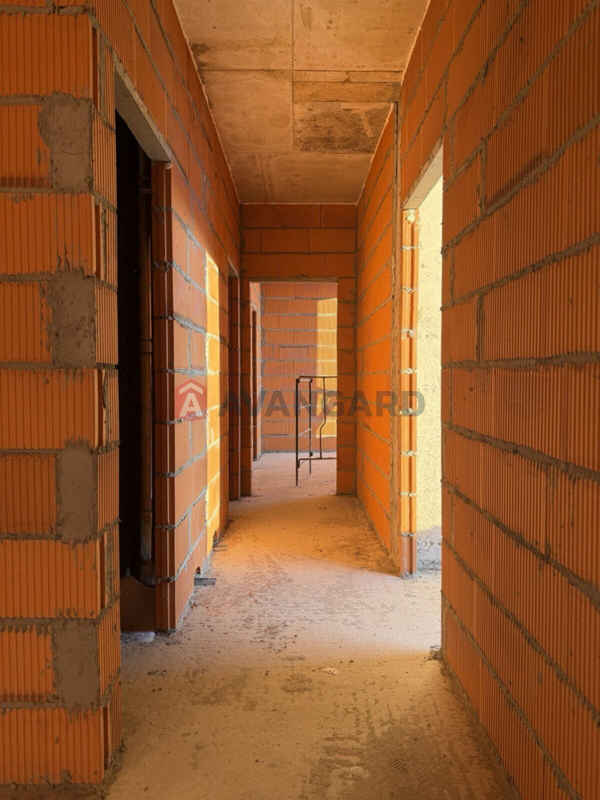 3 ��. ��������, 114/37/40 ��. �., 4/4 ������ ���� 2