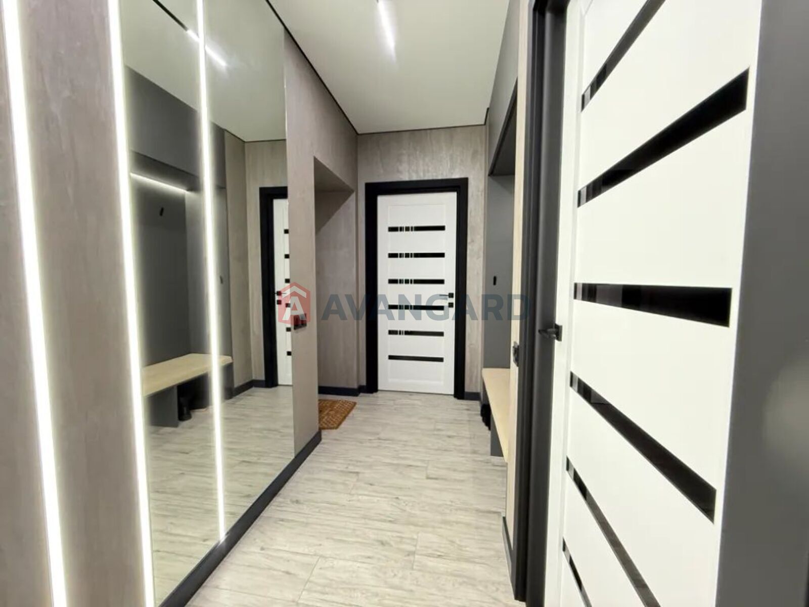 3 ��. ��������, 78/46/14 ��. �., 4/10 ������ ���� 19