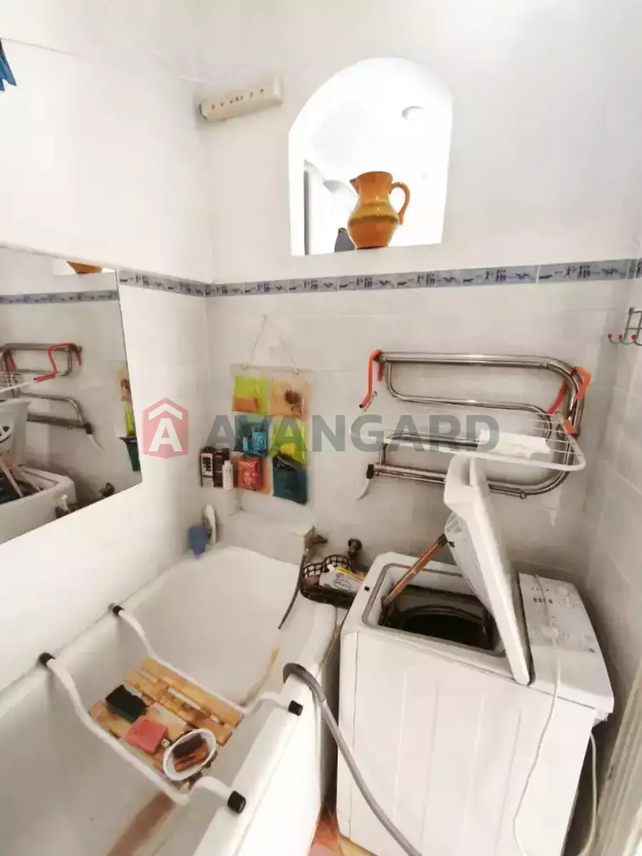 2 ��. ��������, 41/24/5 ��. �., 1/3 ������ ���� 9