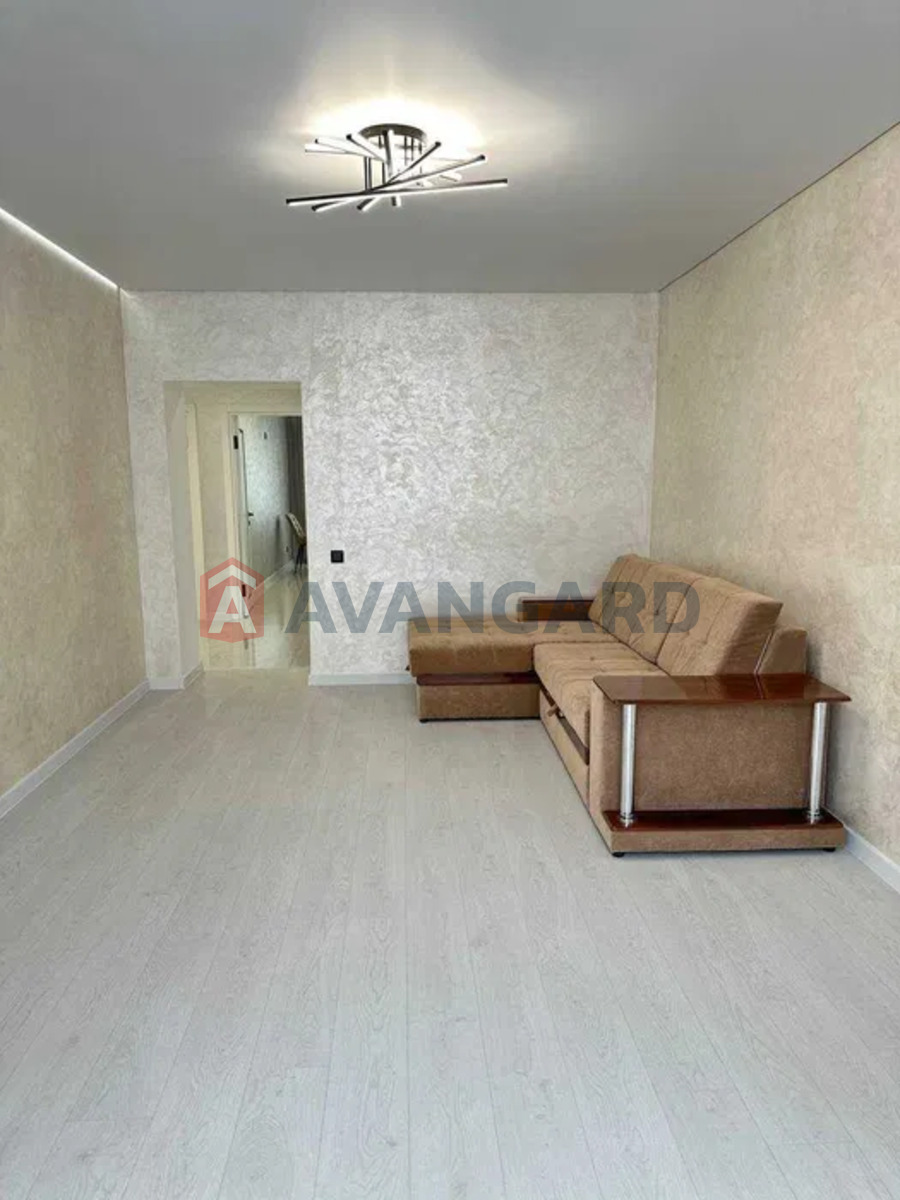 2 ��. ��������, 76/62/12 ��. �., 4/10 ������ ���� 13