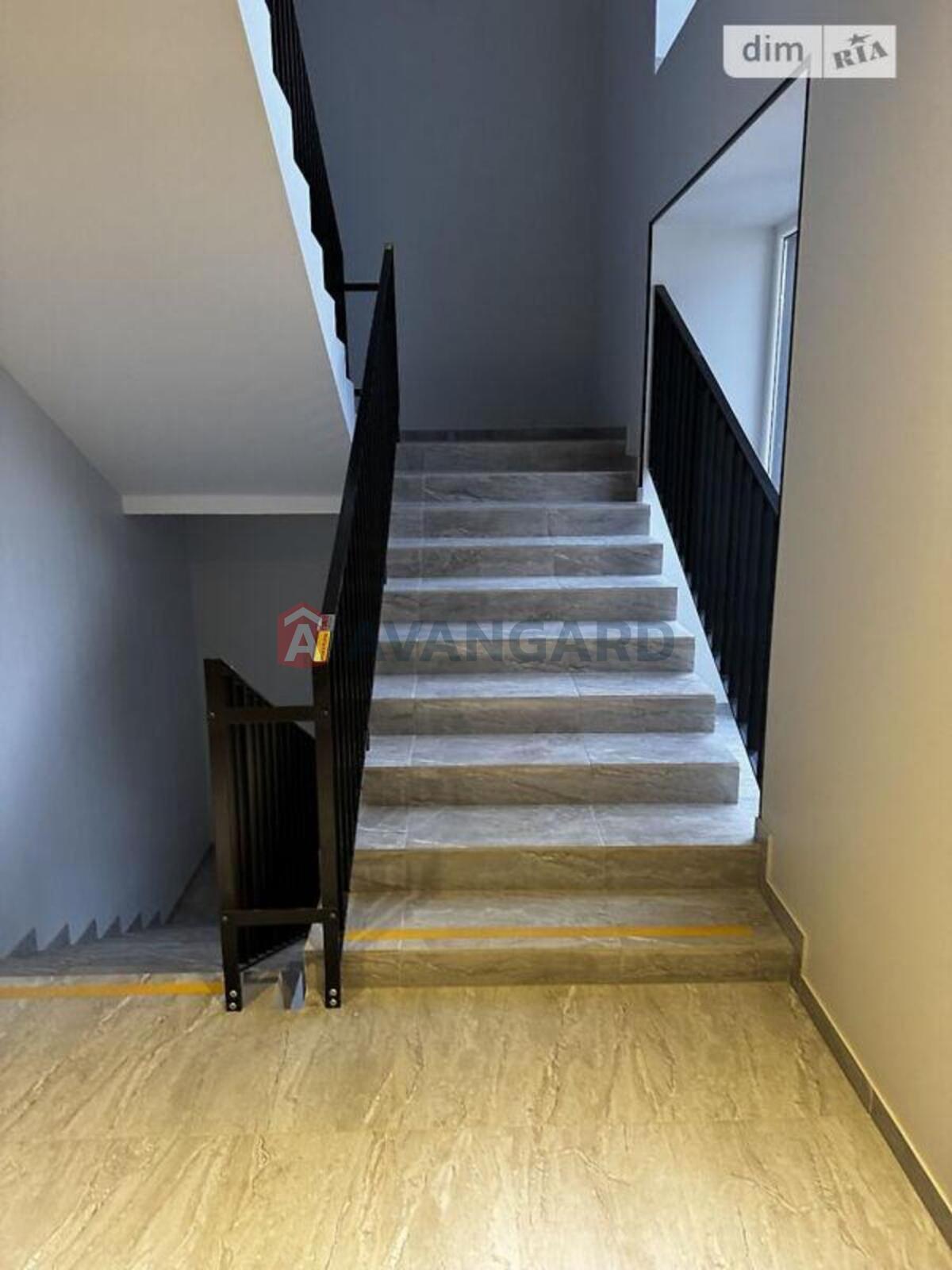 1 ��. ��������, 38/-/11 ��. �., 7/8 ������ ���� 19